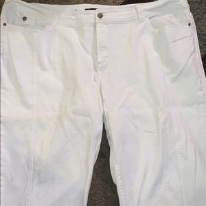 All white jean Capri! Can be distressed
